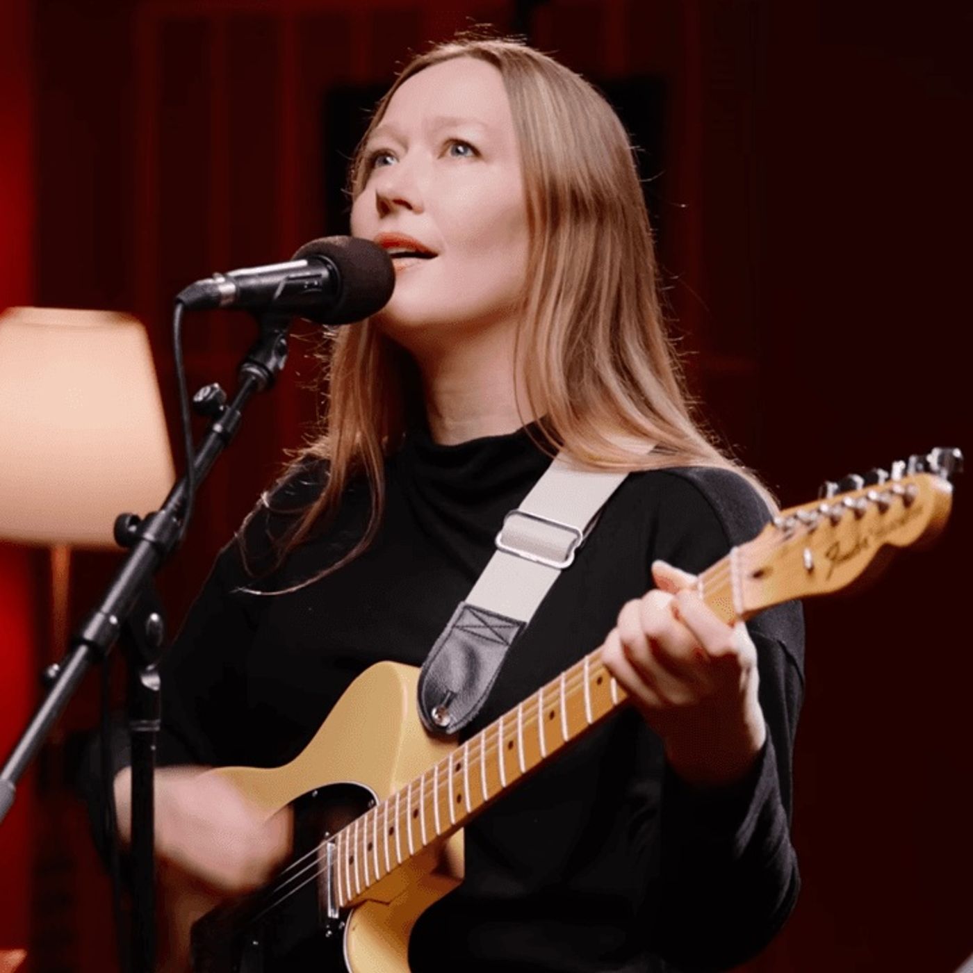 Watch Julia Jacklin Cover Sugar Ray’s “Every Morning” episode artwork
