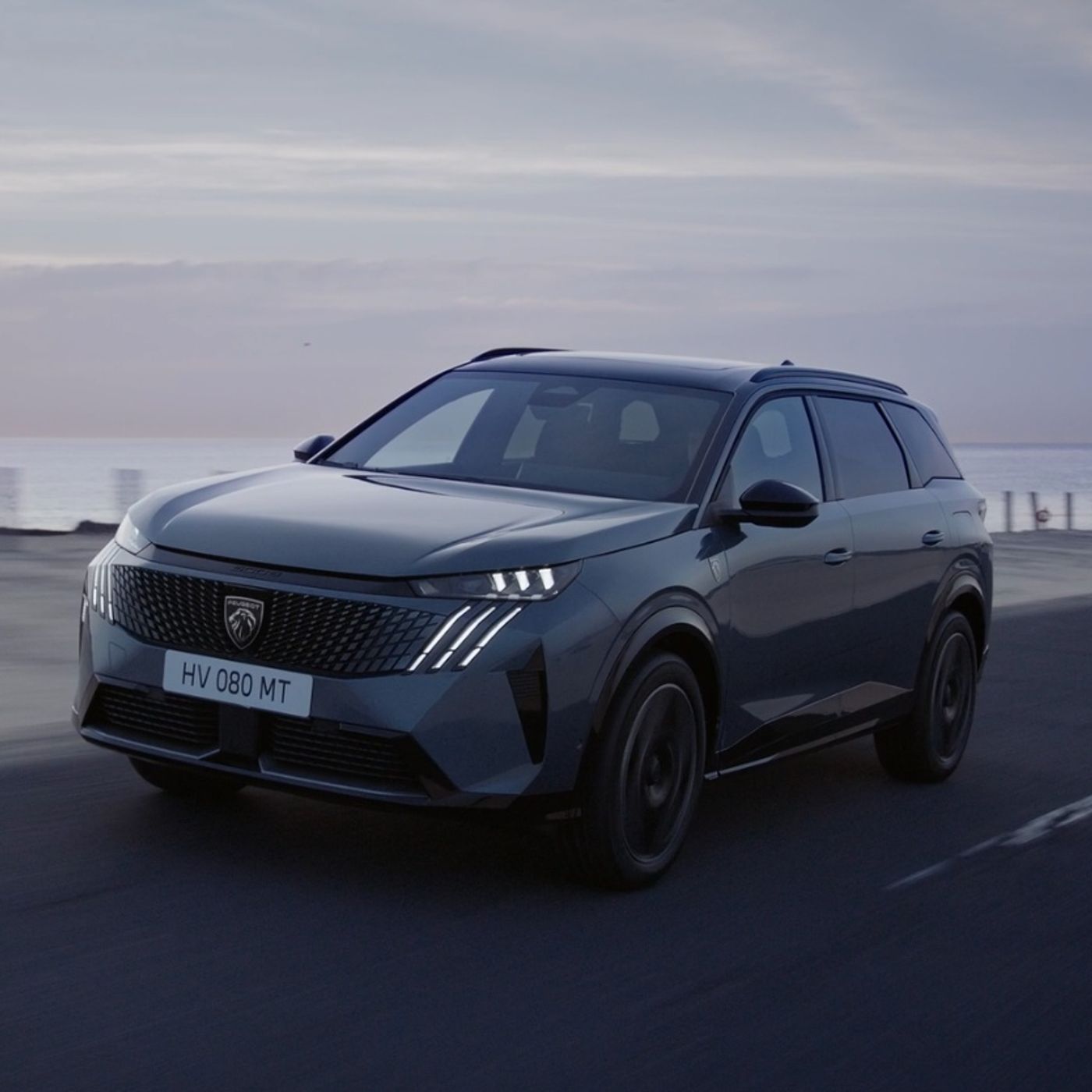 Peugeot 5008 full electric, mild-hybrid, plug-in hybrid - SUV 7 Posti elettrico o ibrido? episode artwork