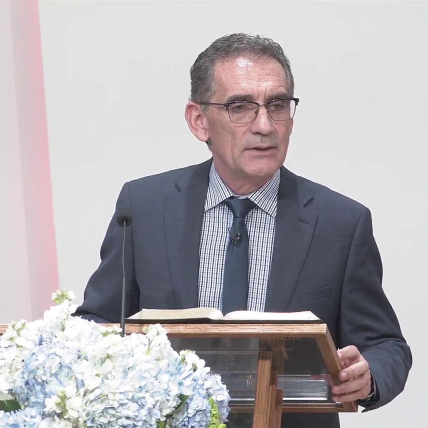 Ieșiți din mijlocul ei, poporul Meu - Valentin Dănăiață Ieșiți din mijlocul ei, poporul Meu - Valentin Dănăiață