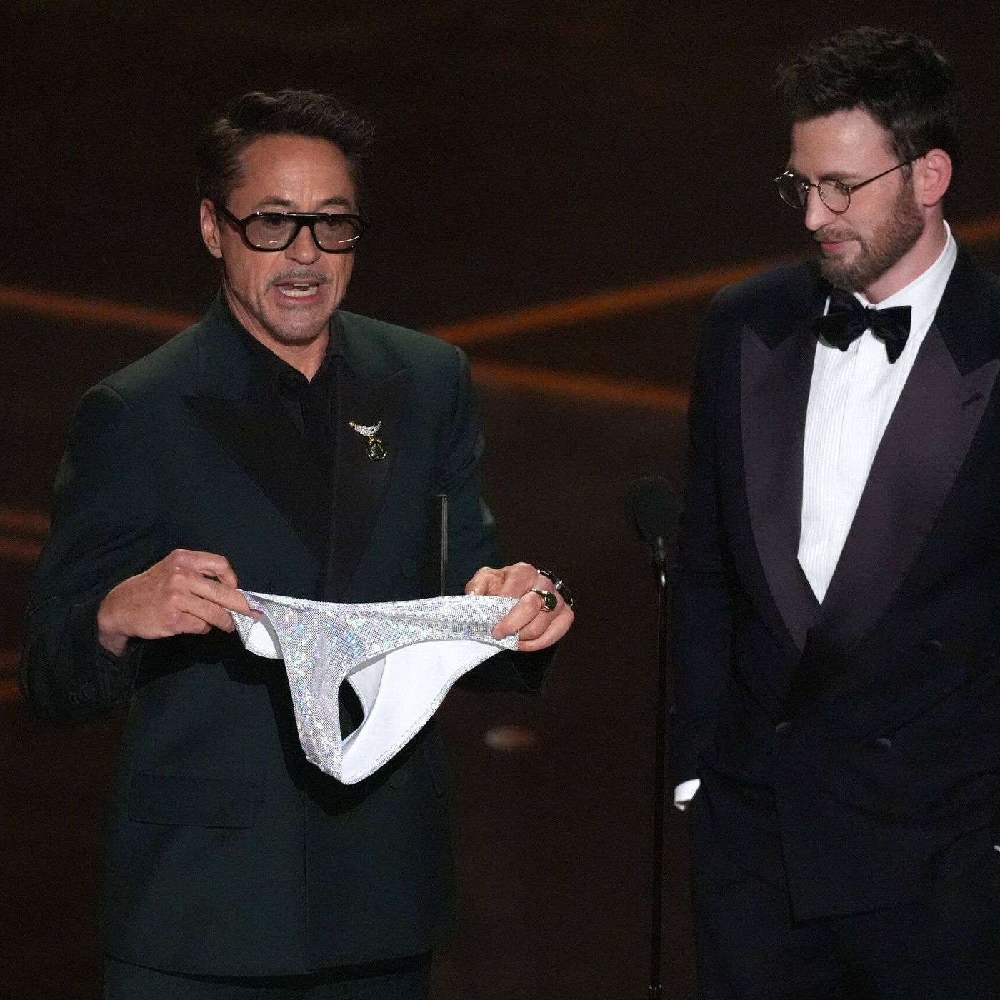 Unos Oscar menos políticos coronan 'Una batalla tras otra' con la nota discordante de Bardem