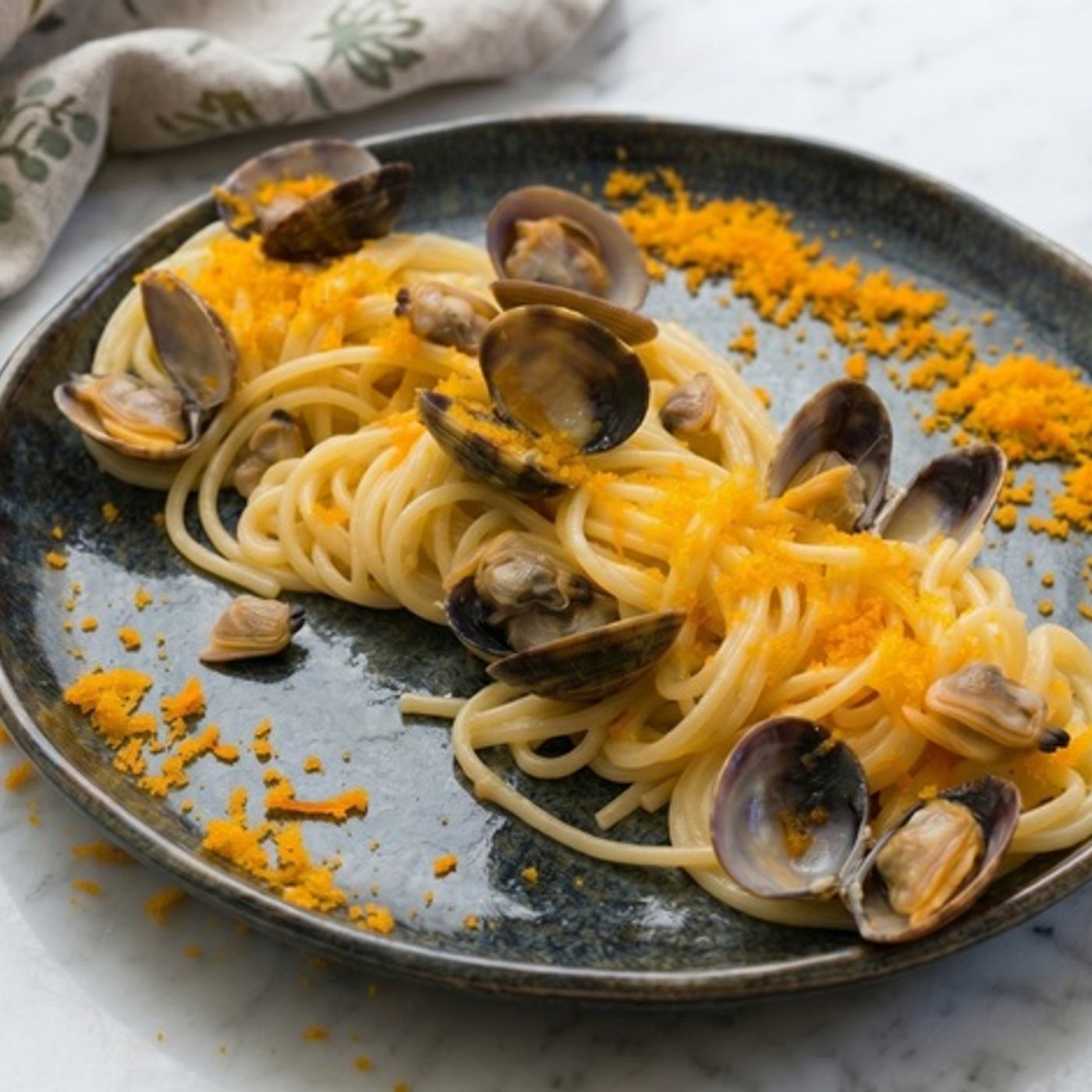 Spaghetti vongole e bottarga: il primo piatto che profuma di mare episode artwork
