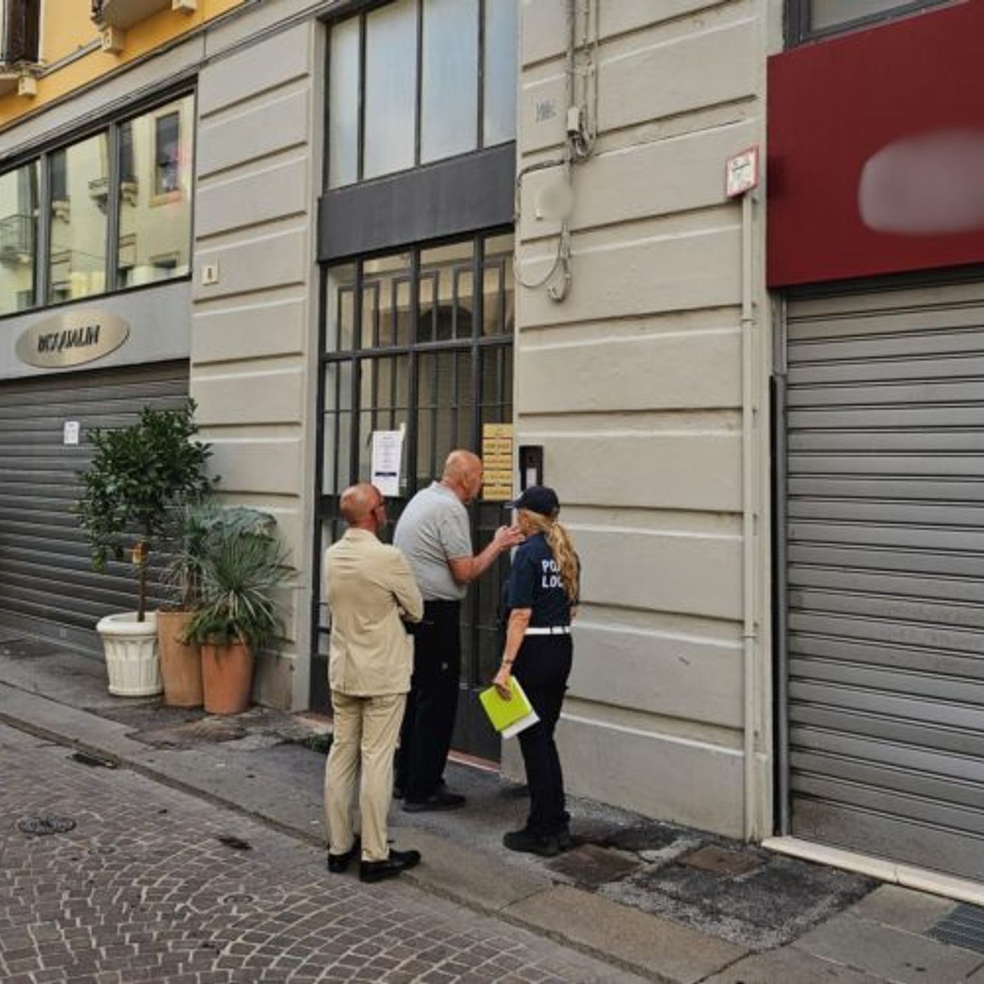 Appartamento sovraffollato e in condizioni igieniche precarie: sgomberati in nove episode artwork