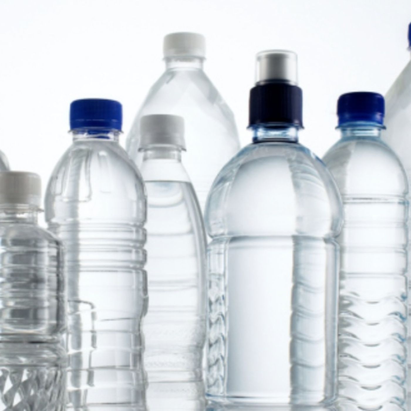 Acqua in bottiglia smascherata: i pericoli nascosti dell'idratazione con la plastica