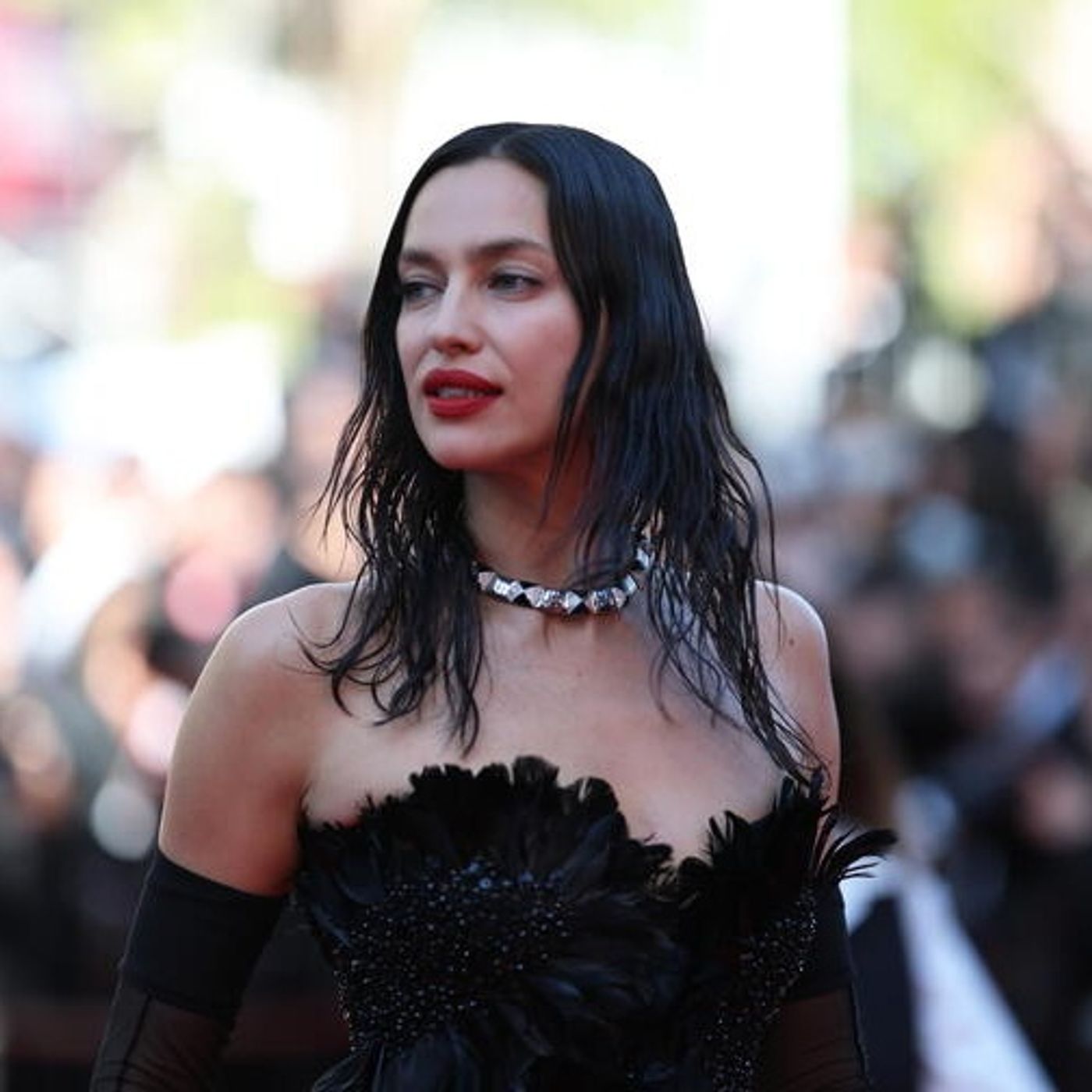 La super modella russa Irina Shayk co-conduttrice a Sanremo episode artwork