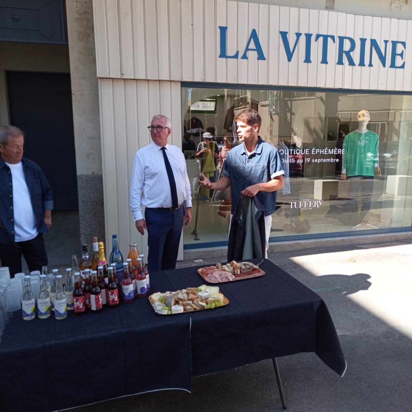 "Tuffery" à Alès, à la vitrine episode artwork