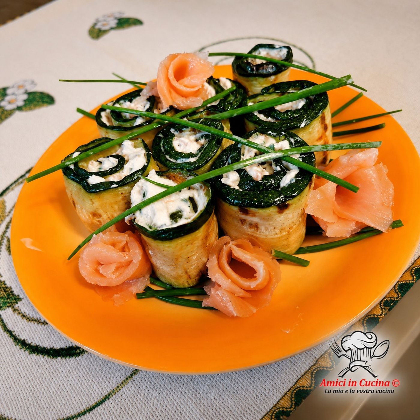 Involtini di zucchine grigliate con doppia farcia di robiola, salmone e tonno