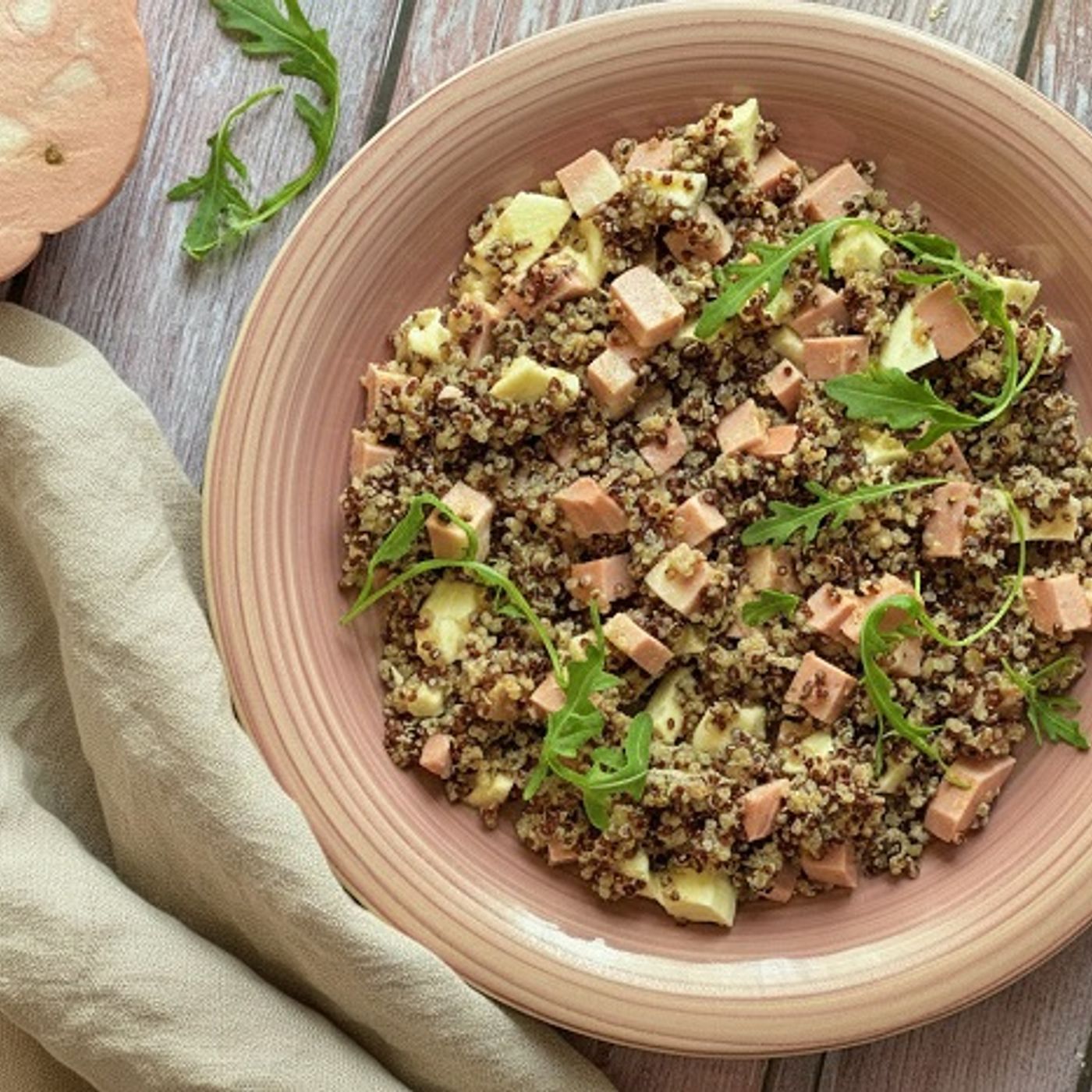 INSALATA DI QUINOA MORTADELLA E MOZZARELLA