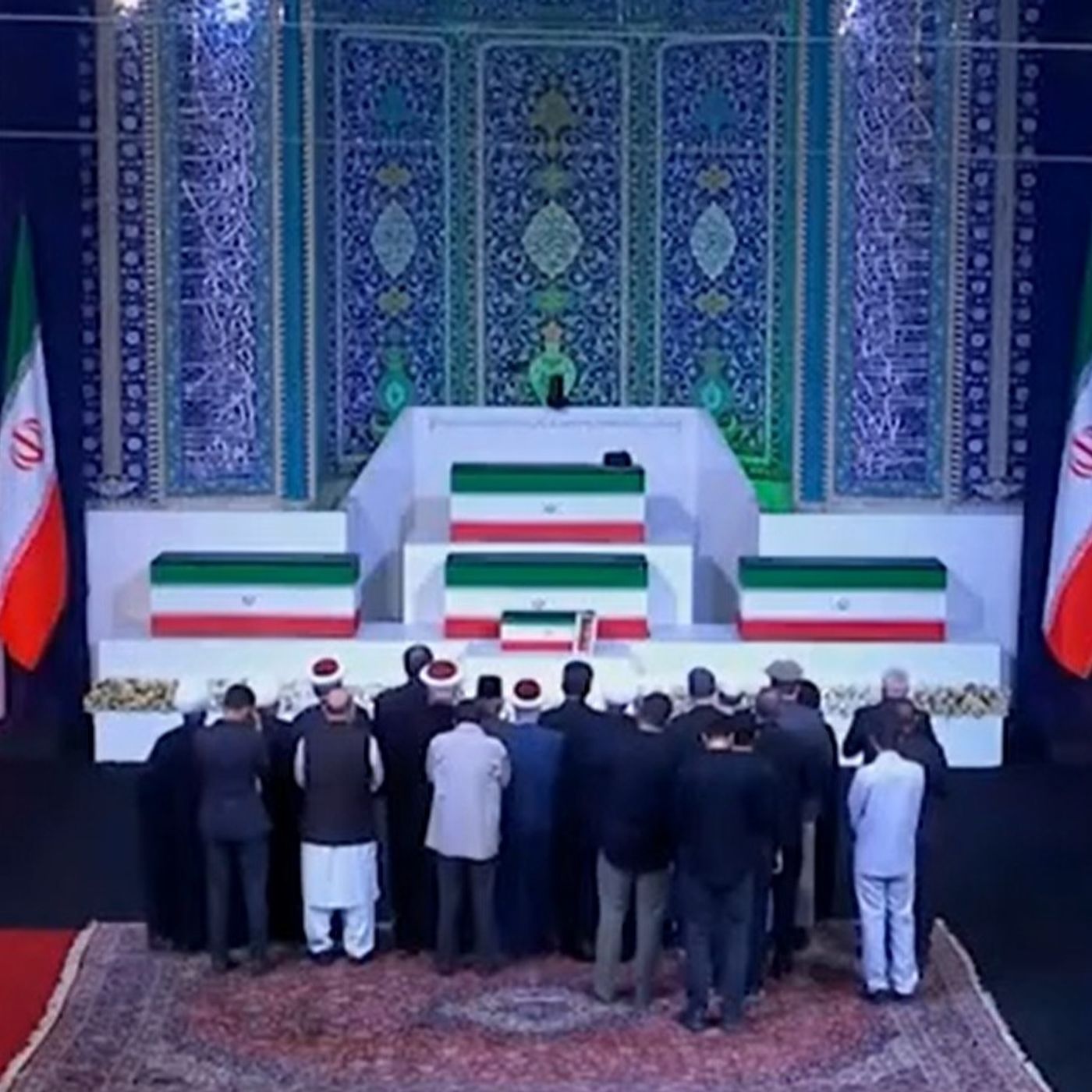 Iran: sabato i funerali di Khamenei, la bara esposta nella Grande Moschea episode artwork