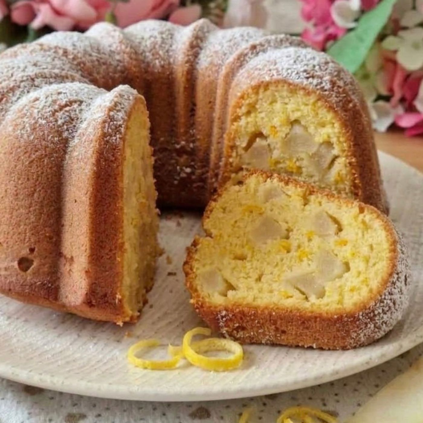 Ciambella delizia limone e pere: dolce ricetta soffice senza burro