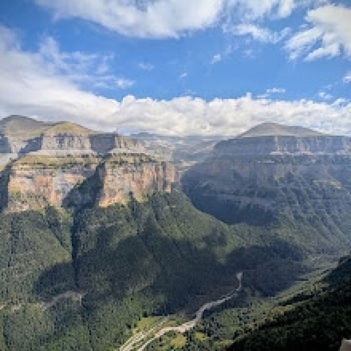 La Diez Capital Radio