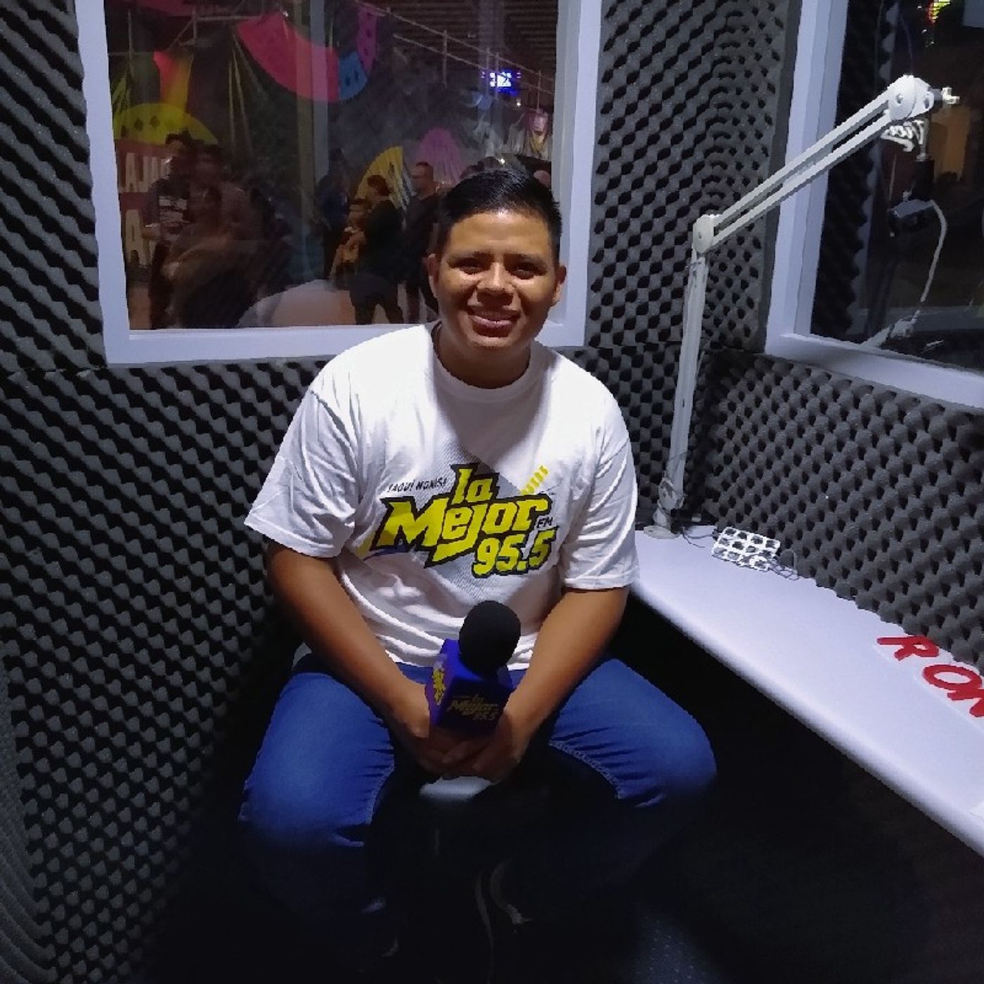 Armando González - “Pegadita Al Pie”