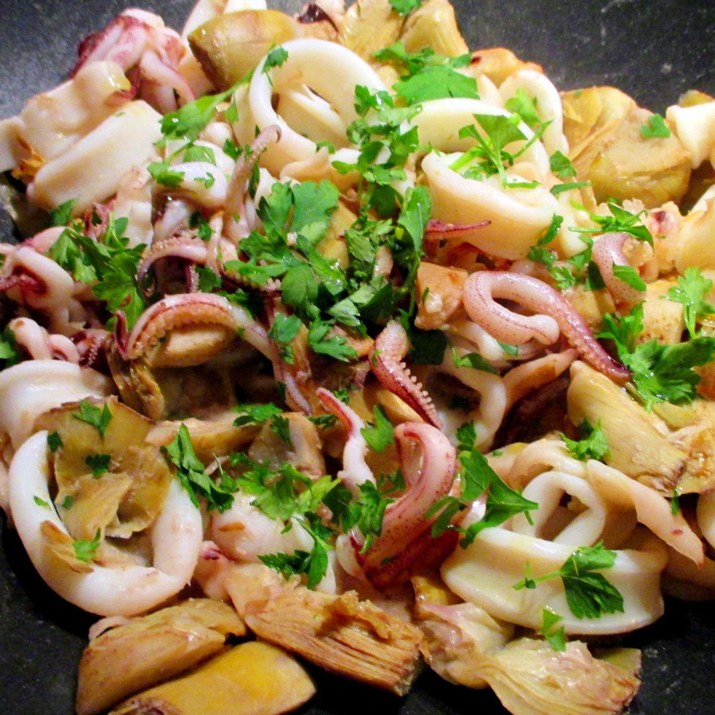 Calamari e carciofi in padella
