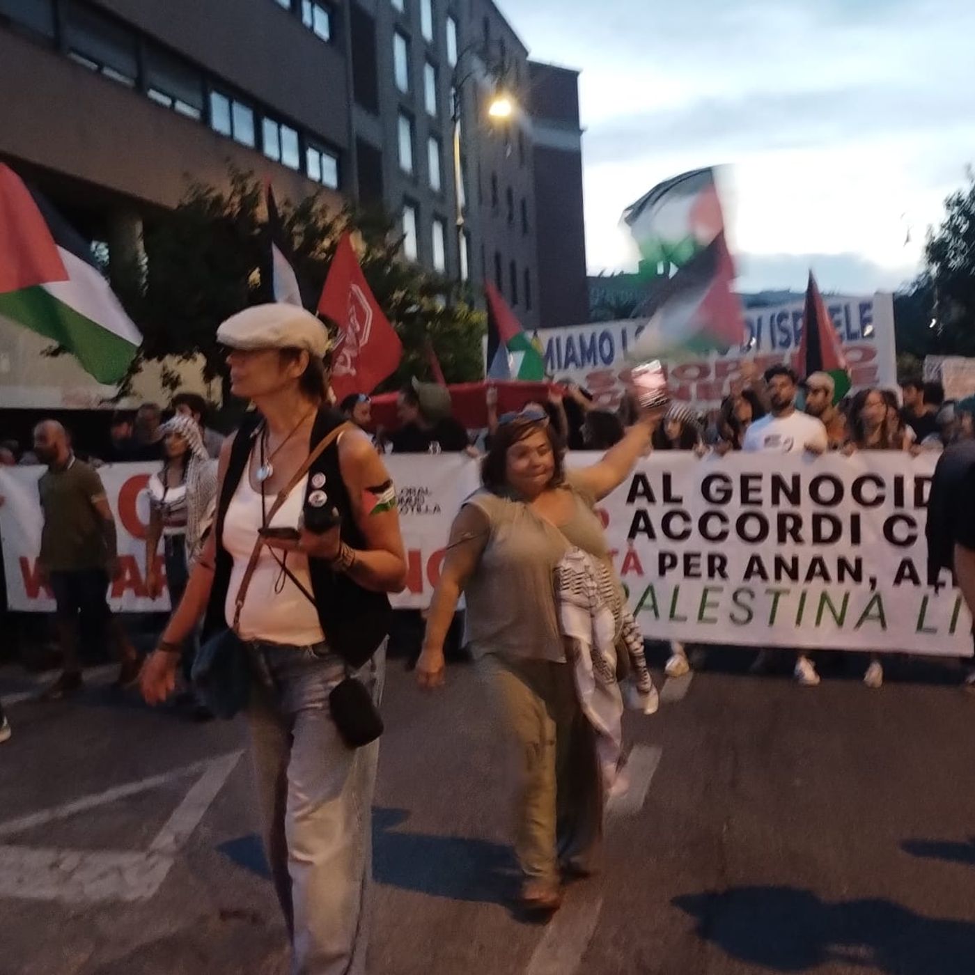 #810 La contesa sulla bandiera palestinese, proroga ai tavolini, aggressioni omofobe e altre storie di Roma episode artwork