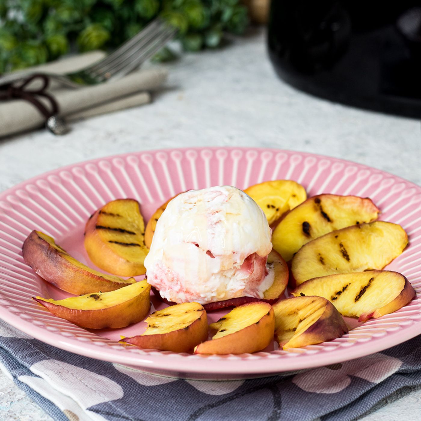 PESCHE GRIGLIATE con gelato