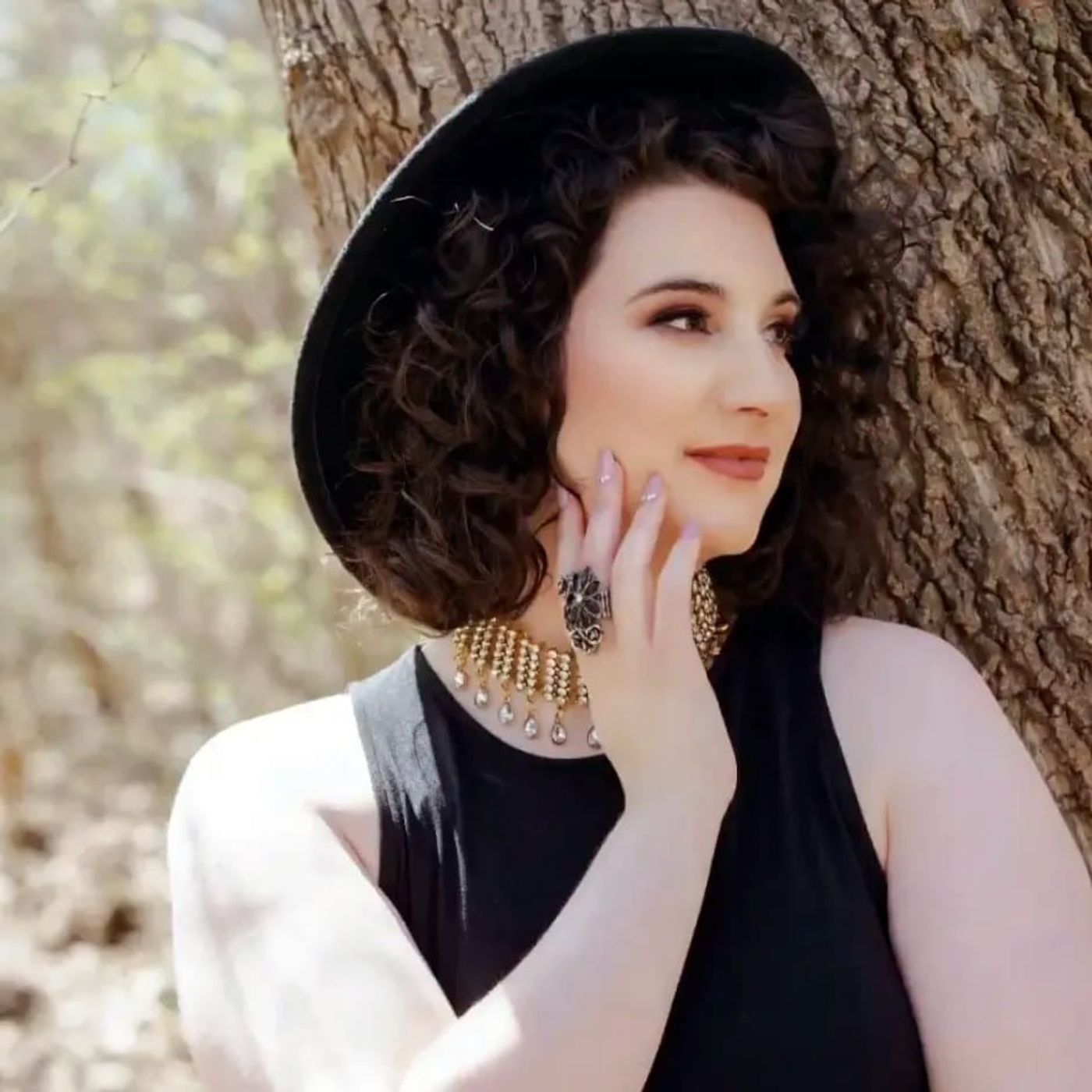 Lifelong singer/songwriter & classically-trained guitarist Bernice Marsala is my very special guest! episode artwork