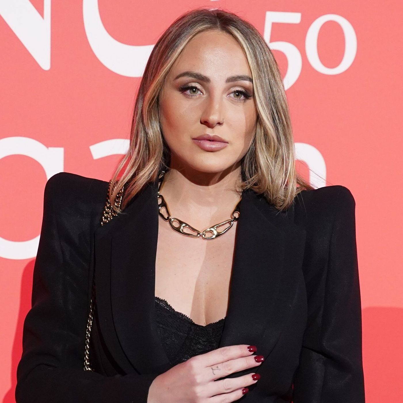 Crónica Rosa: Rocío Flores vuelve a Telecinco, la cadena que tanto le hizo sufrir