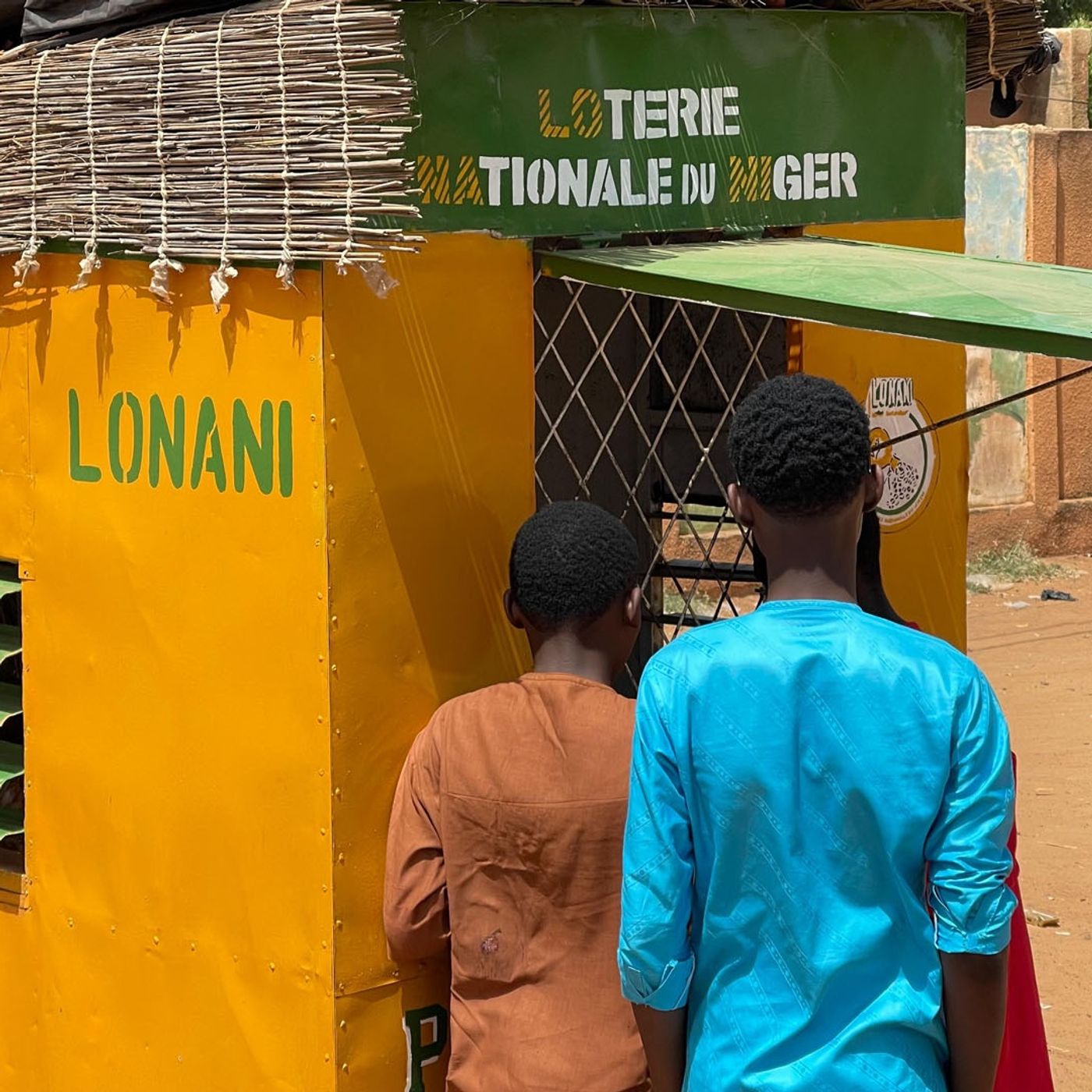 À Niamey, les jeunes et les femmes séduits par les jeux de hasard (Magazine) episode artwork