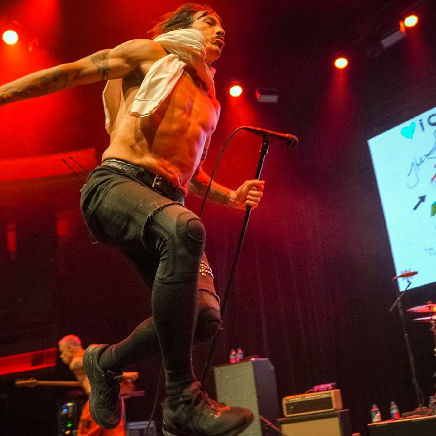 See Red Hot Chili Peppers, Dave Grohl Perform at Silverlake Conservatory’s 25th Anniversary Show
