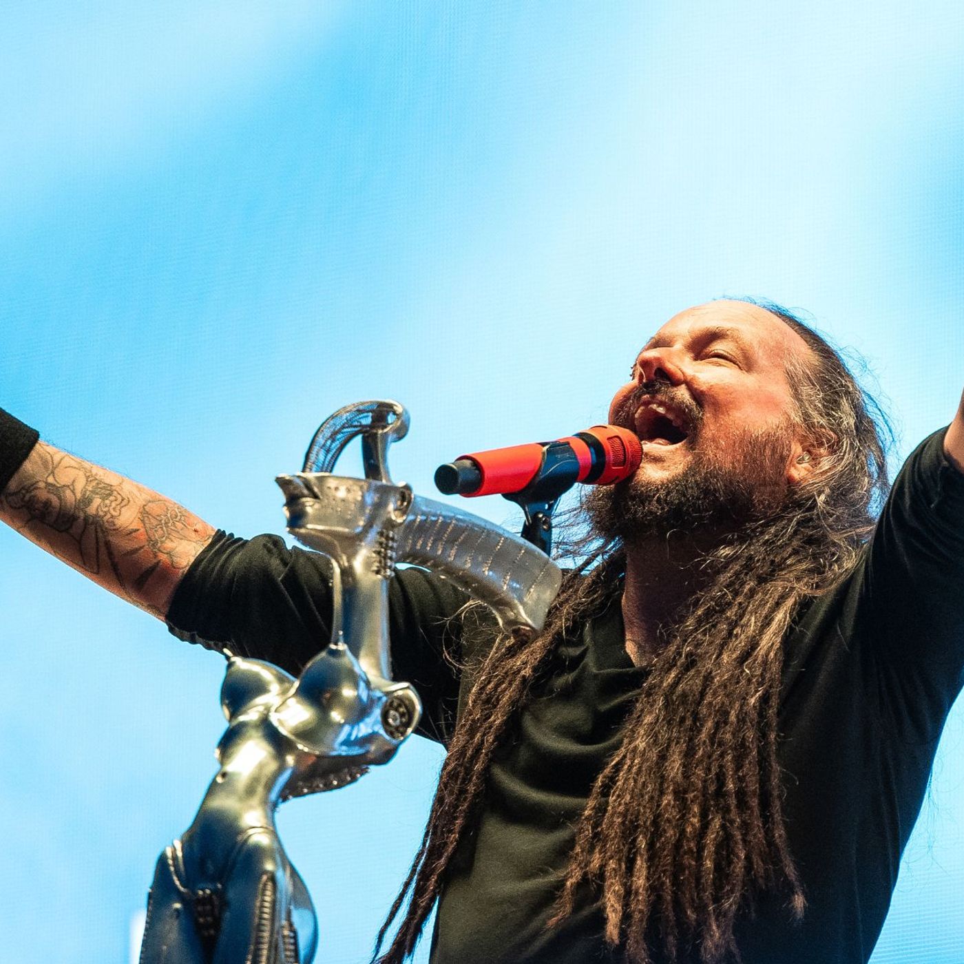 KoRn’s Jonathan Davis married Brittany Parisi on same day as Taylor Swift and Travis Kelce wed episode artwork