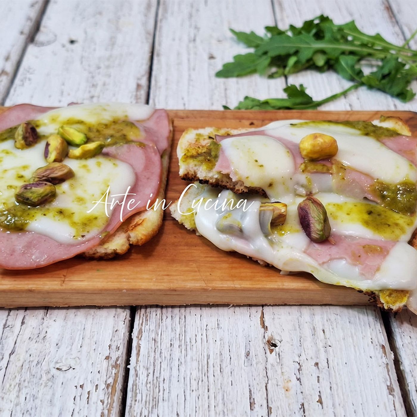 PIZZETTE di PANCARRè con PESTO e mortadella: idea sfiziosa in 5 minuti