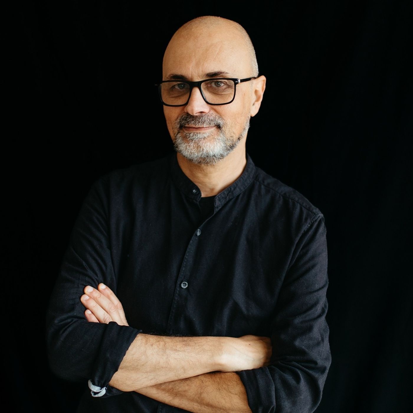 Manuel Esteban con 'La ira de los mansos' episode artwork