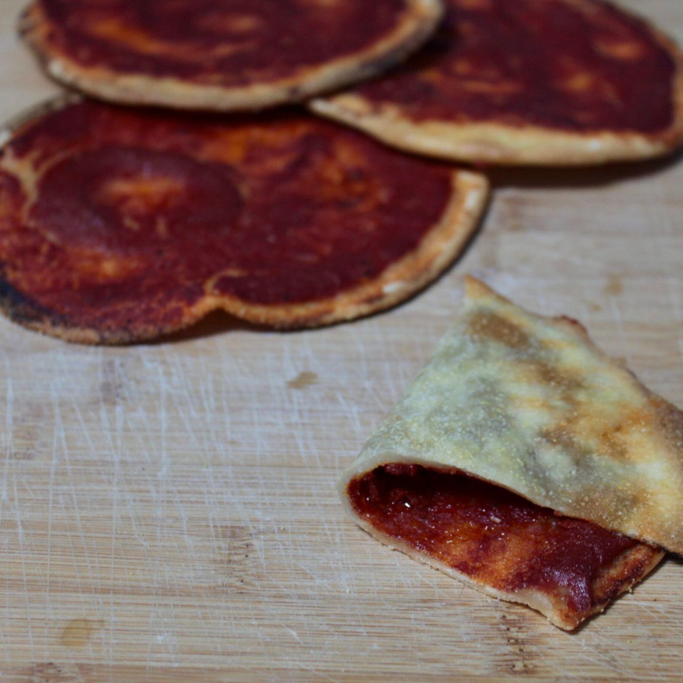 Pizzette rosse senza lievito: croccanti e pronte in 30 minuti episode artwork
