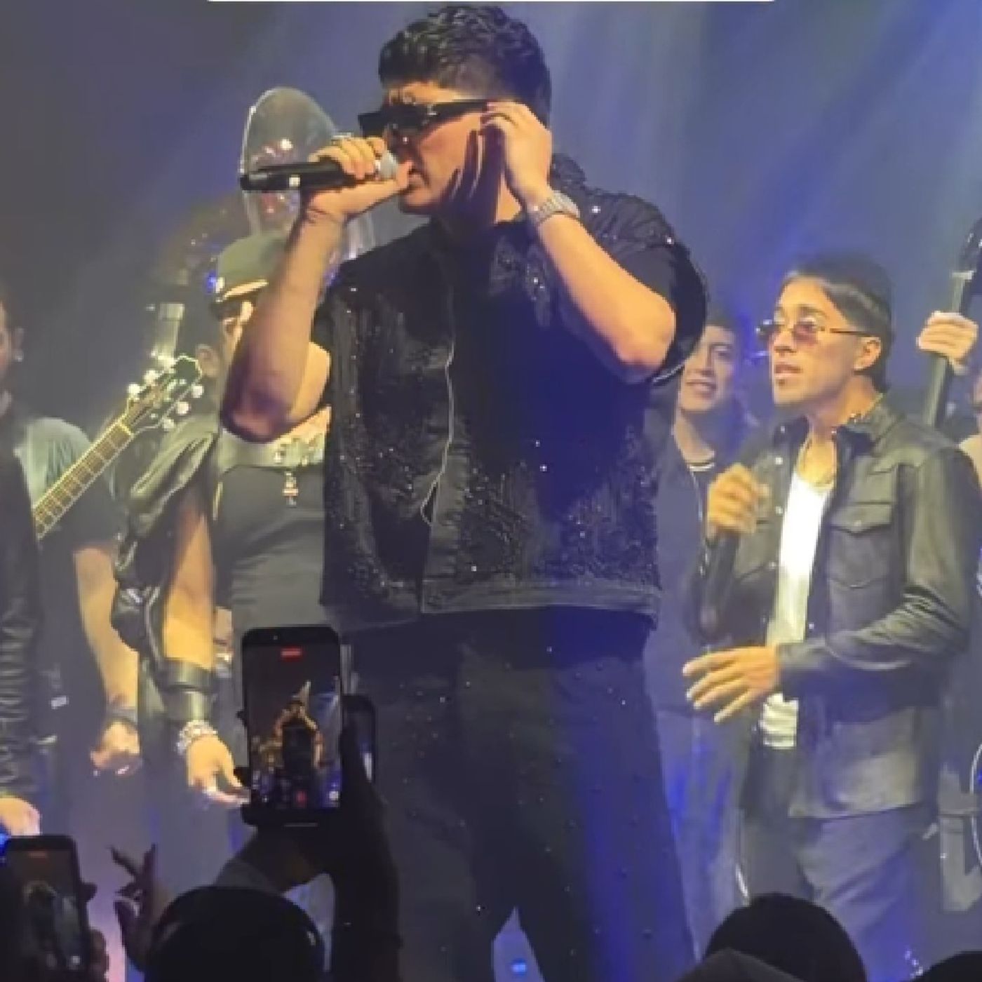 Ferrari - Cave Especial and Los Gemelos de Sinaloa con Fuerza Regida (live at Billboard Latin Music Week) Commentary episode artwork
