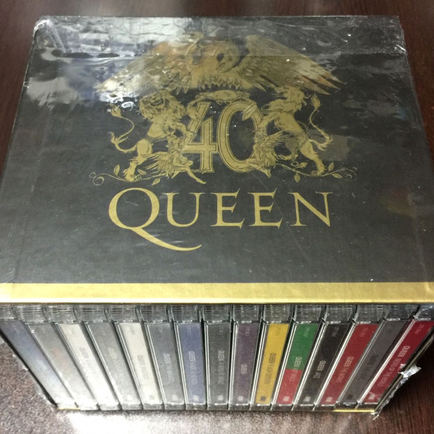 Box set. Компакт диски Квин бокс сет. Queen 40 Box Set CD. Queen CD collection Box Set. Queen коллекция дисков.