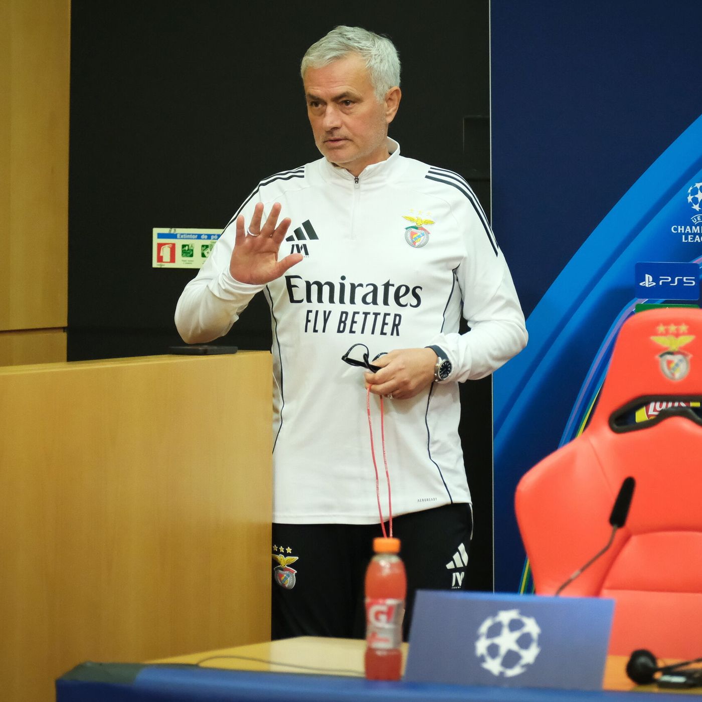 Fútbol es Radio: "Odiaba a Mourinho pero ahora le doy valor a lo que hizo en el Real Madrid" episode artwork