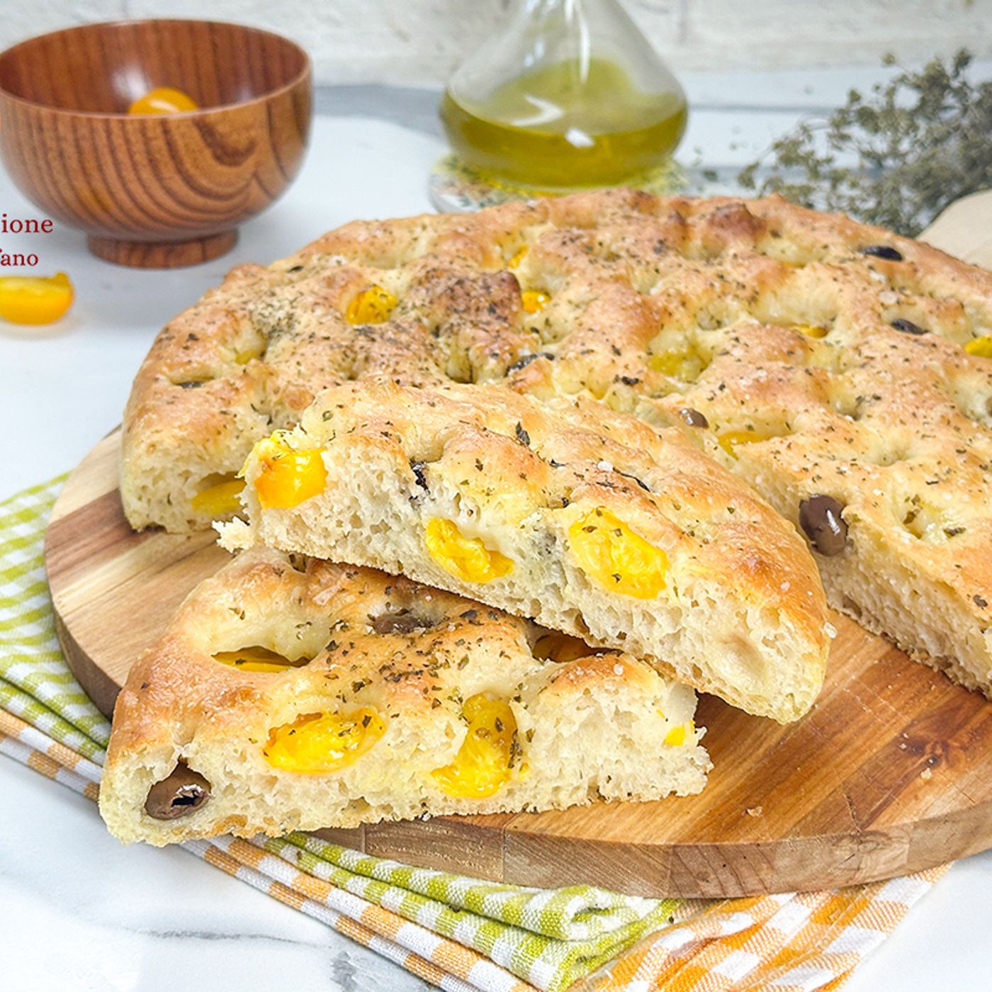 Focaccia con pomodorini gialli e olive con impasto facile episode artwork