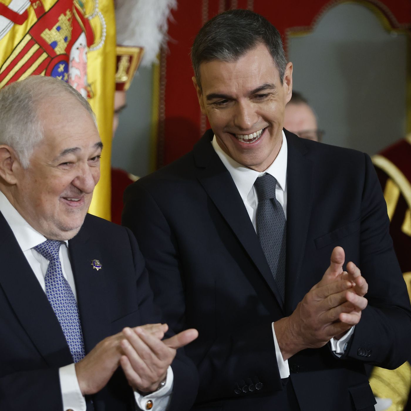 Editorial de Llamas. En España ya no hay Constitución ni decencia