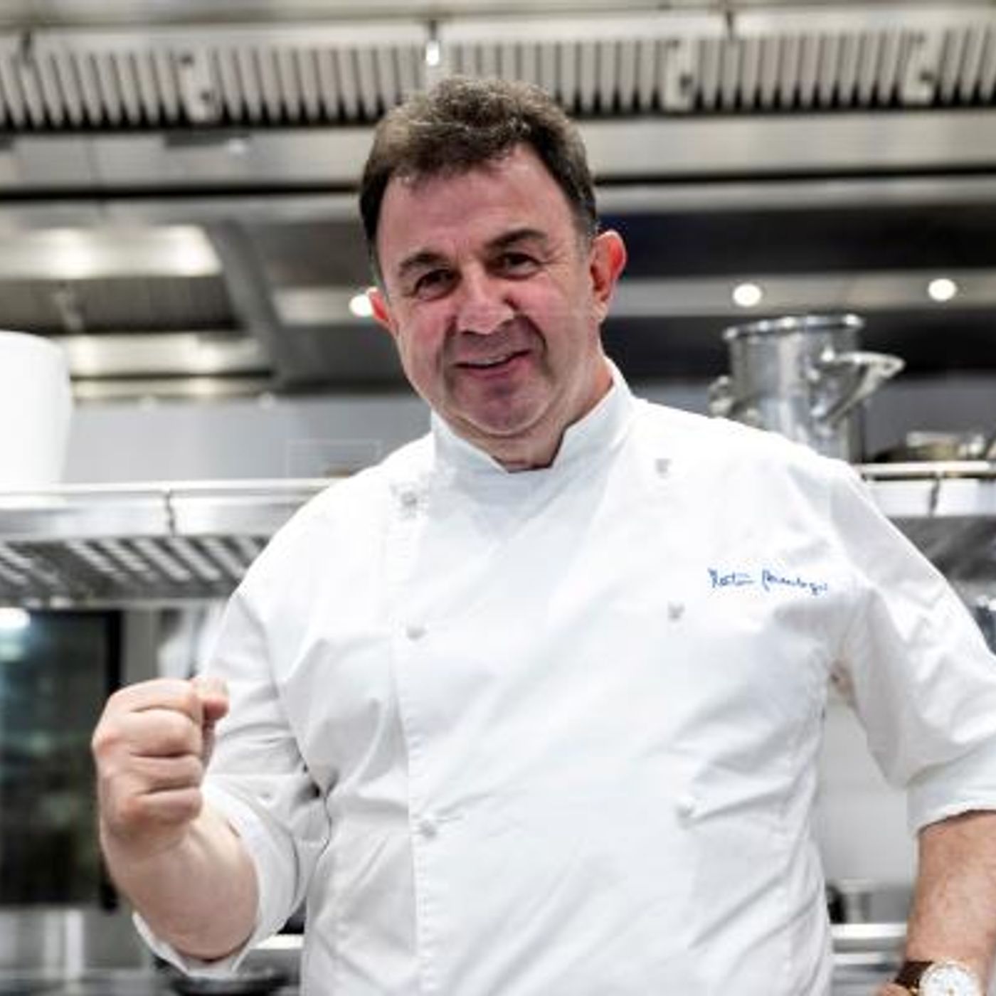 Martín Berasategui presenta con David de Jorge su nuevo libro de recetas 'Dos chiflados en la cocina': "Tengo ganas de seguir en la brecha" Martín Berasategui presenta con David de Jorge su nuevo libro de recetas 'Dos chiflados en la cocina': "Tengo ganas de seguir en la brecha"