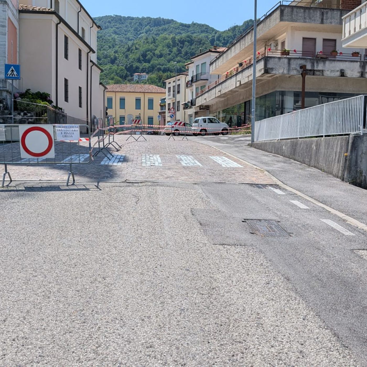 Maltempo a Piana, la croce del campanile rischia di cadere. Chiusa la strada episode artwork