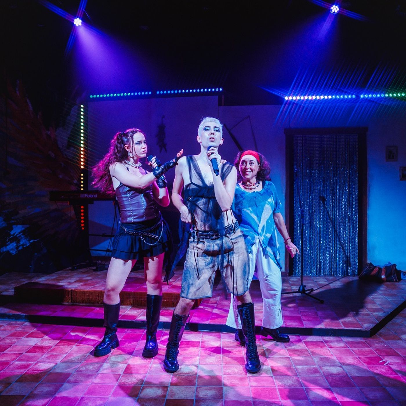 Entrevistem l'equip 'D'un refugi al sol', de Cia Geminis amb Apunta Teatre, a Sala Versus Glòries episode artwork