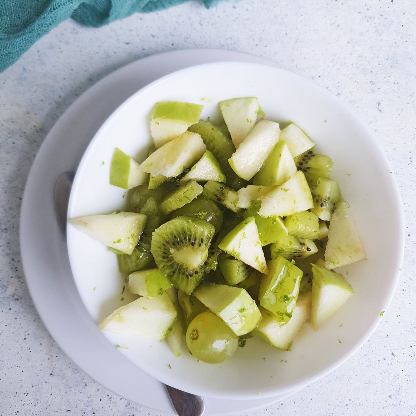 Macedonia di frutta verde con kiwi, mela e uva episode artwork