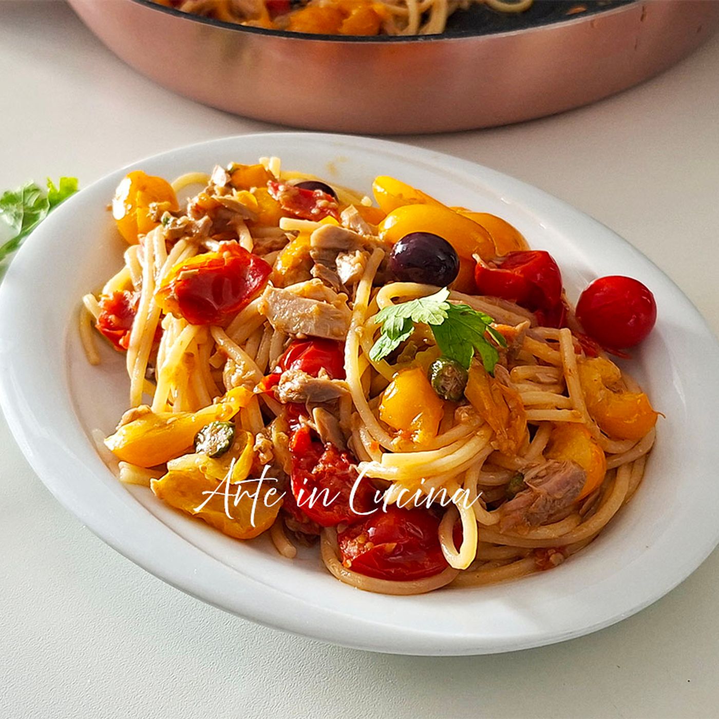 SPAGHETTI TONNO POMODORINI e olive