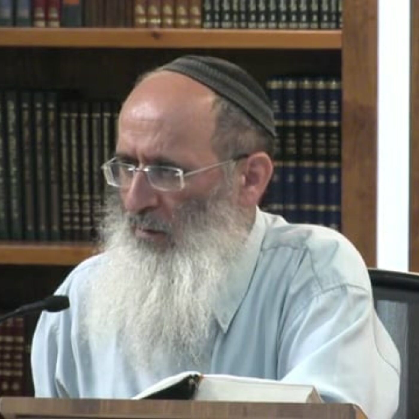 "כי נביא הוא ויתפלל בעדך "- מדוע התפילה הראויה לנביאים דווקא ולא להמון ? | הרב אורי עמוס שרקי episode artwork