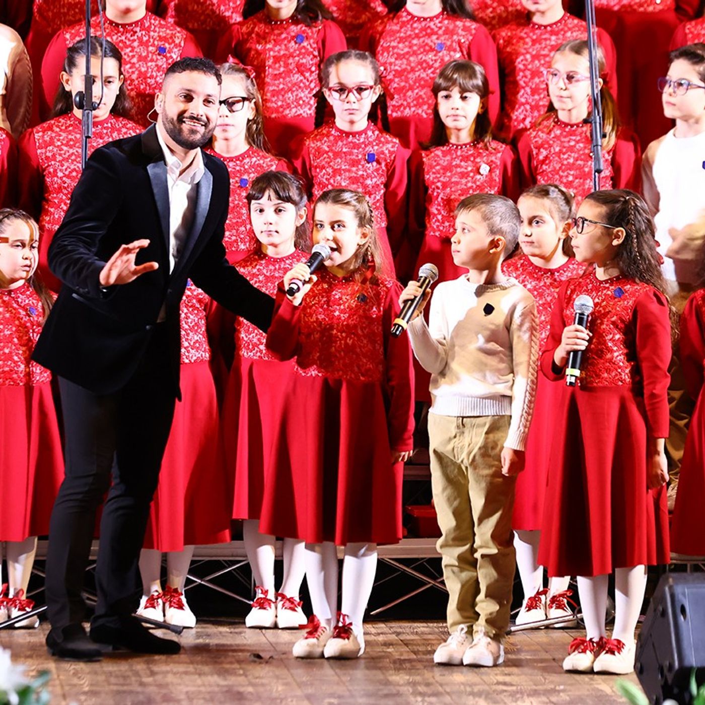 INTERVISTA Piccolo coro, la magia del Natale conquista Taormina: trionfo e sold out al Palacongressi episode artwork