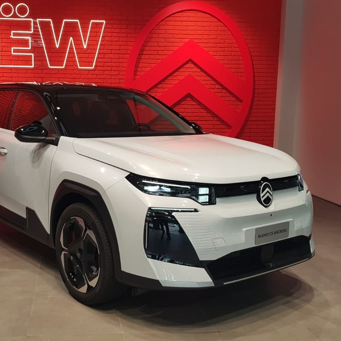 Citroën C5 Aircross: il SUV elettrico che mette al centro le persone episode artwork