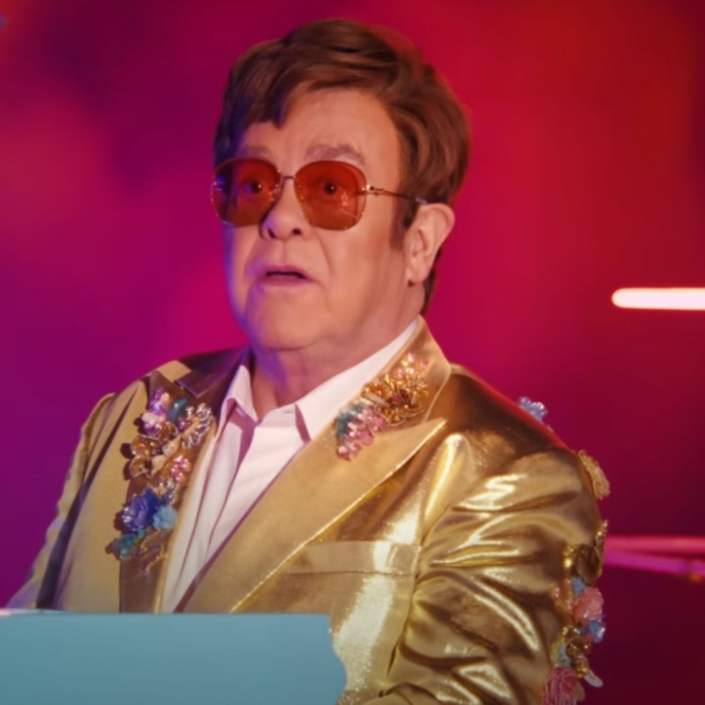 A découvrir absolument, le nouvel extrait du futur album d'Elton John