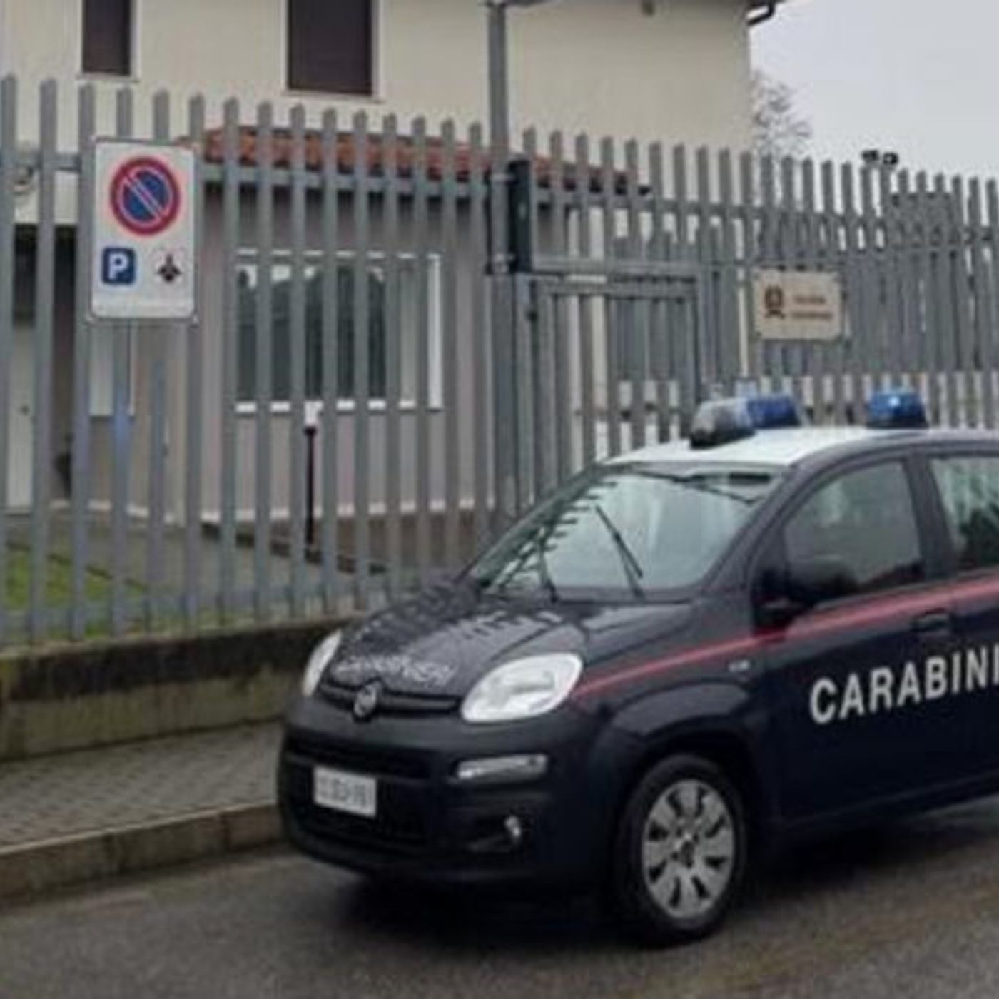 Viola il divieto di avvicinamento e si presenta dai genitori: arrestato un 48enne episode artwork