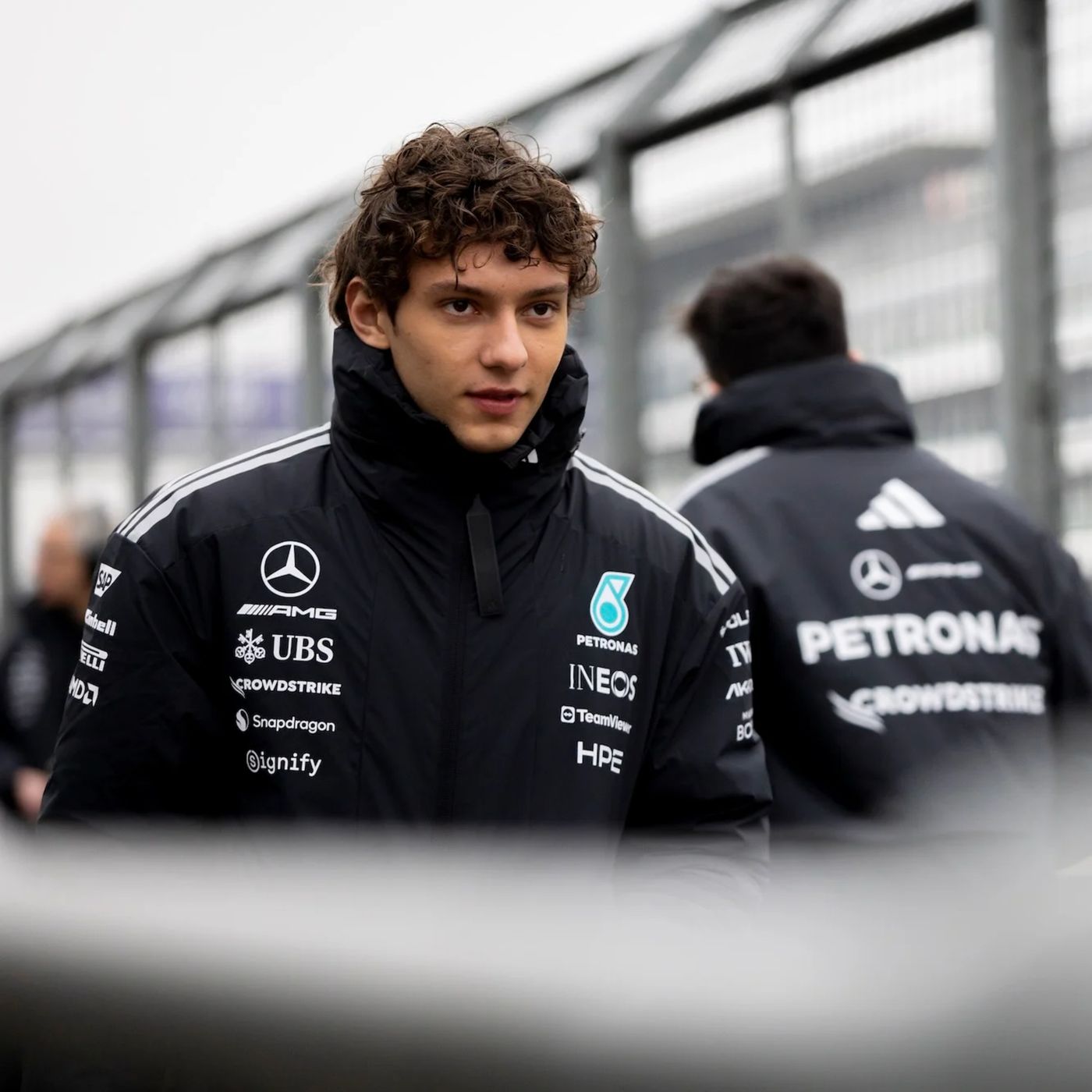 Chefe da Mercedes pede para rivais parar de chorar e o "date" de Hamilton episode artwork