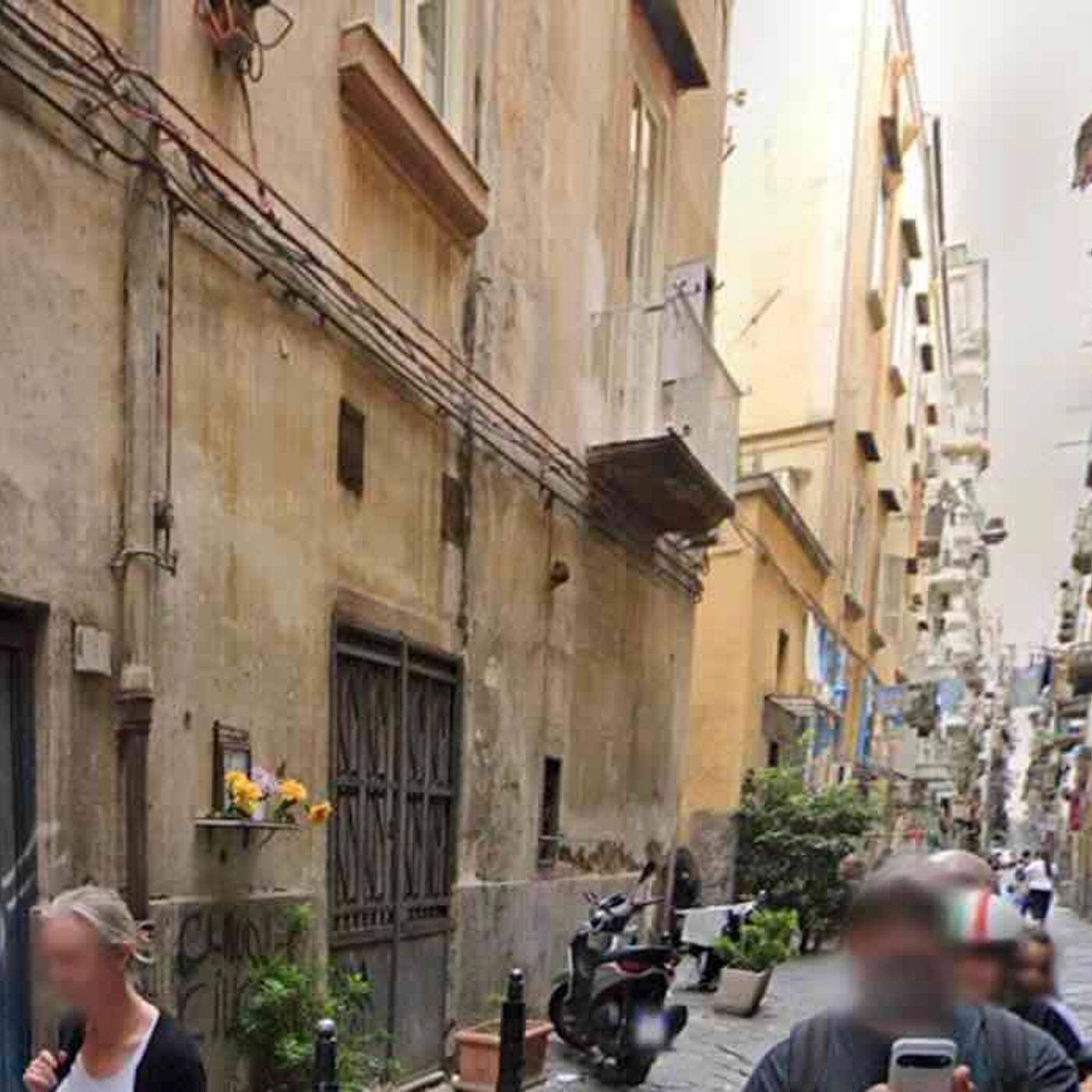 Napoli, stesa nella notte al Cavone: ferite due passanti episode artwork