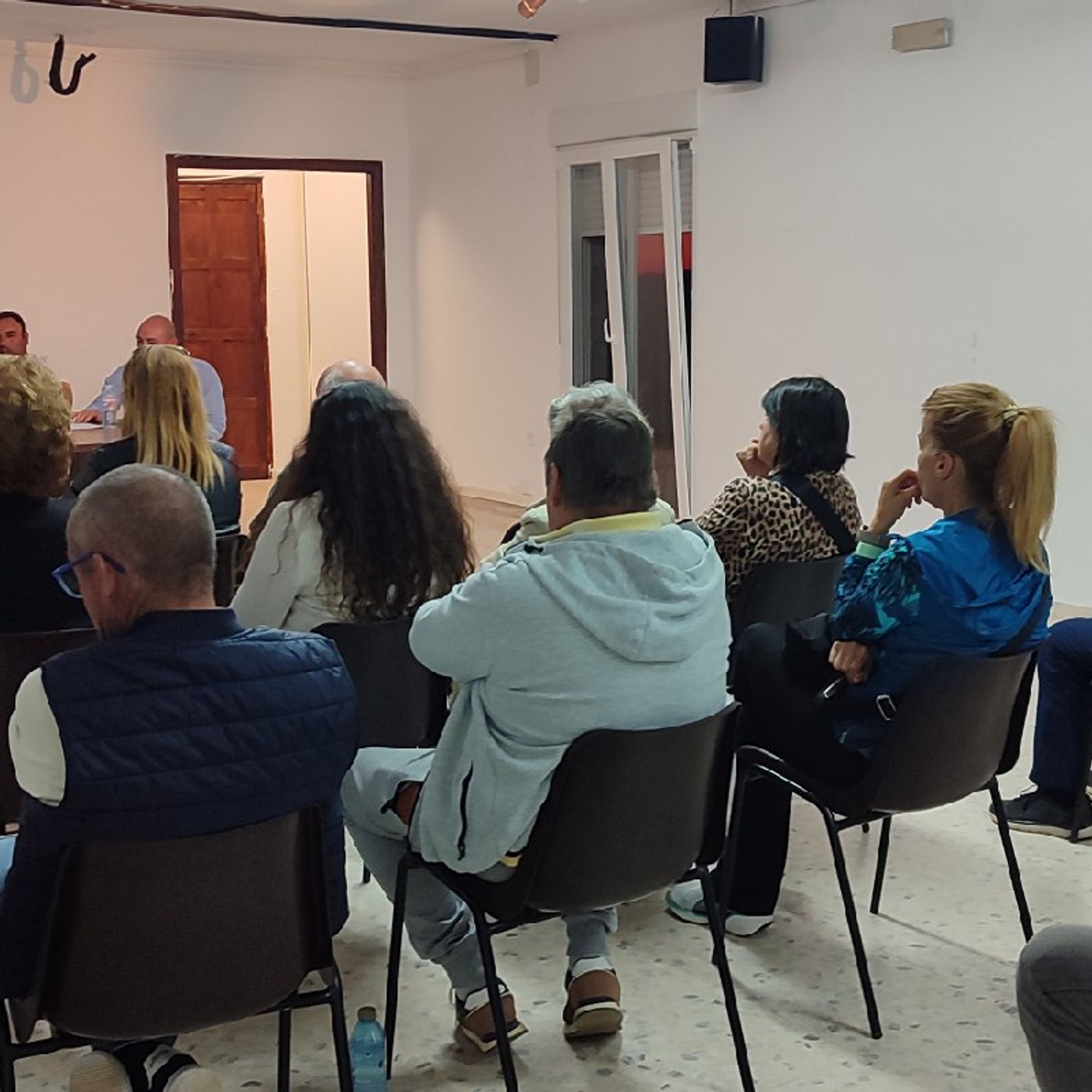 Reunión informativa para la creación de una Asociación de Vecinos para las personas que tengan vivienda, nave o terrenos en la Sierra episode artwork