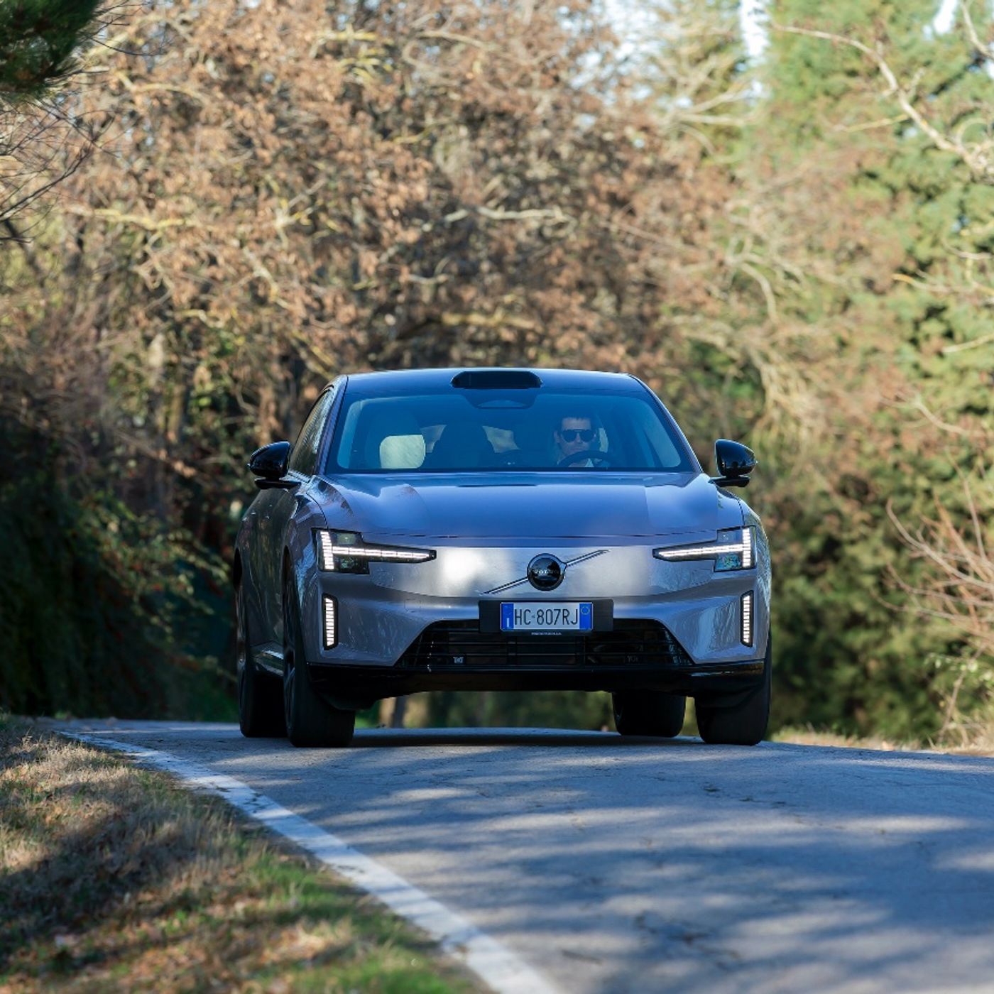Volvo ES90 - Autonomia 700 km e ricarica 800 Volt episode artwork