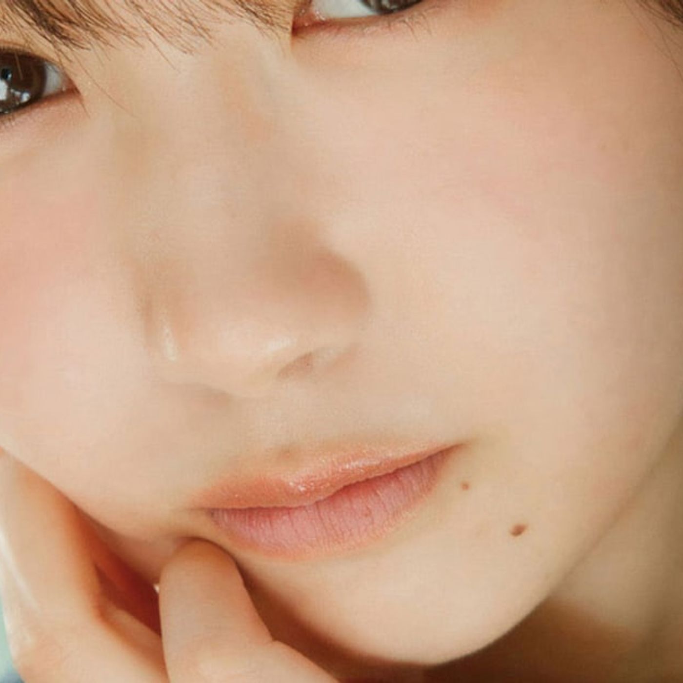 藤嶌果歩、黒衣装で大人びた表情　1st写真集「果実の歩幅」先行カット公開 - 音楽ナタリー episode artwork