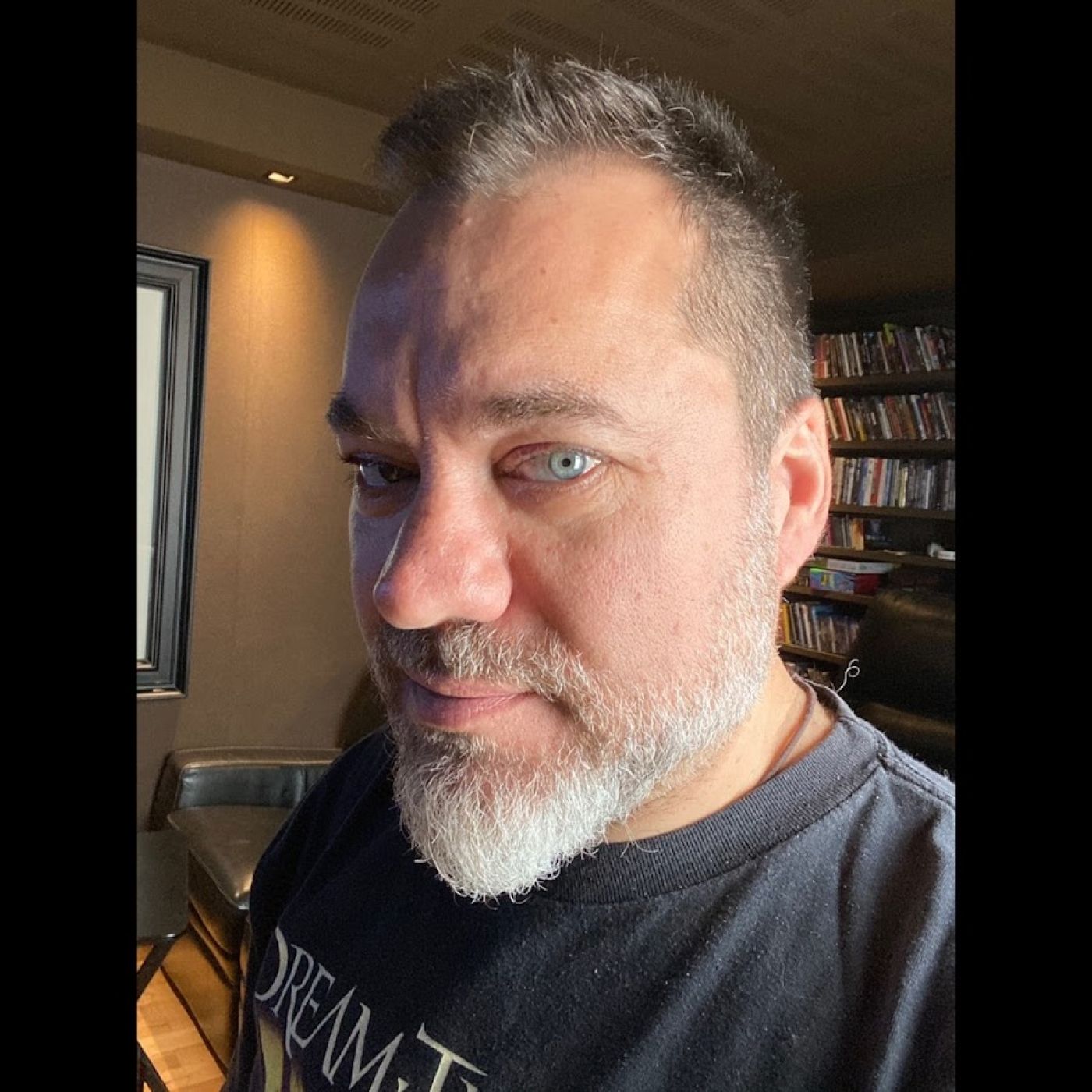 Martin Urionagüena, Embajador de “Paz & Amor” para Ringo Star Conexion episode artwork