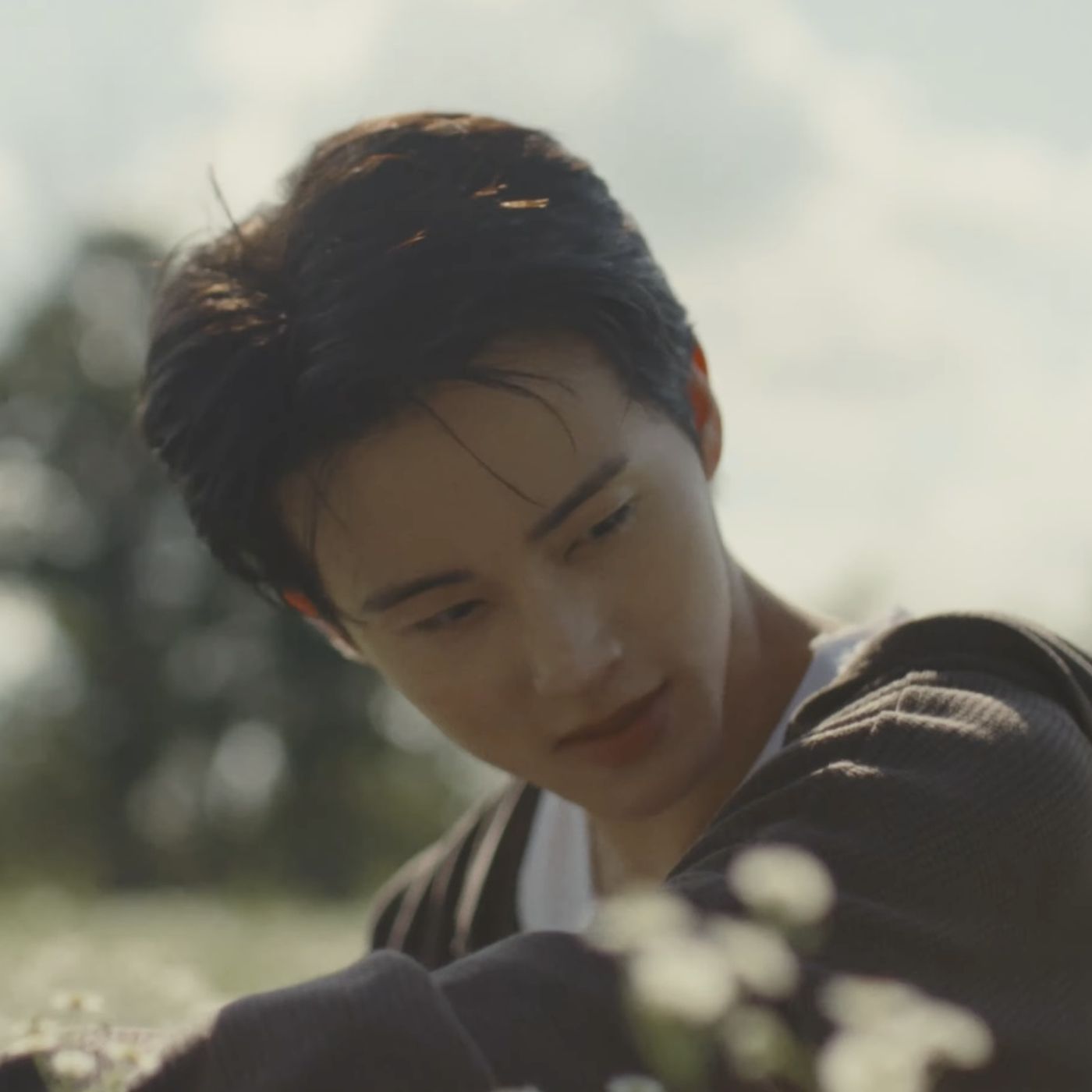 Watch: Mark Lee Unveils Picturesque MV Teaser For New Solo Track “My Friend” | Soompi