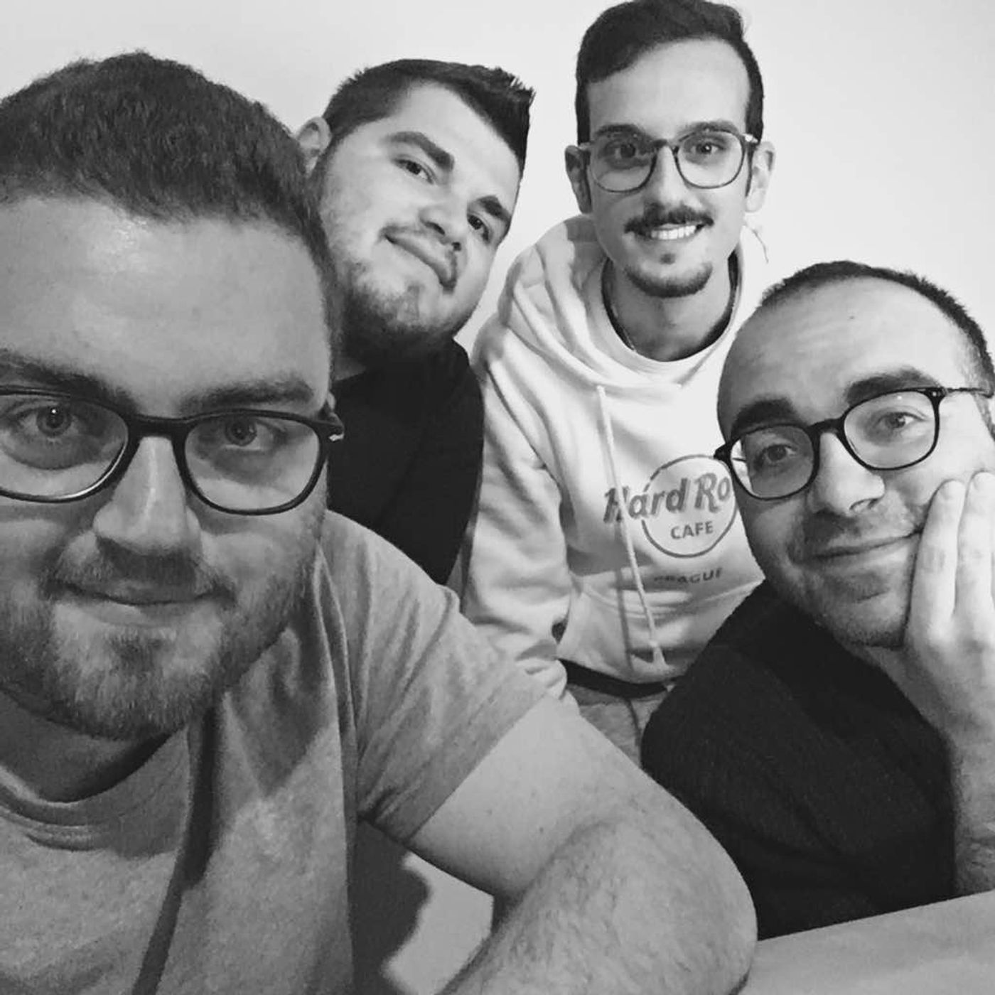esilio radio's show