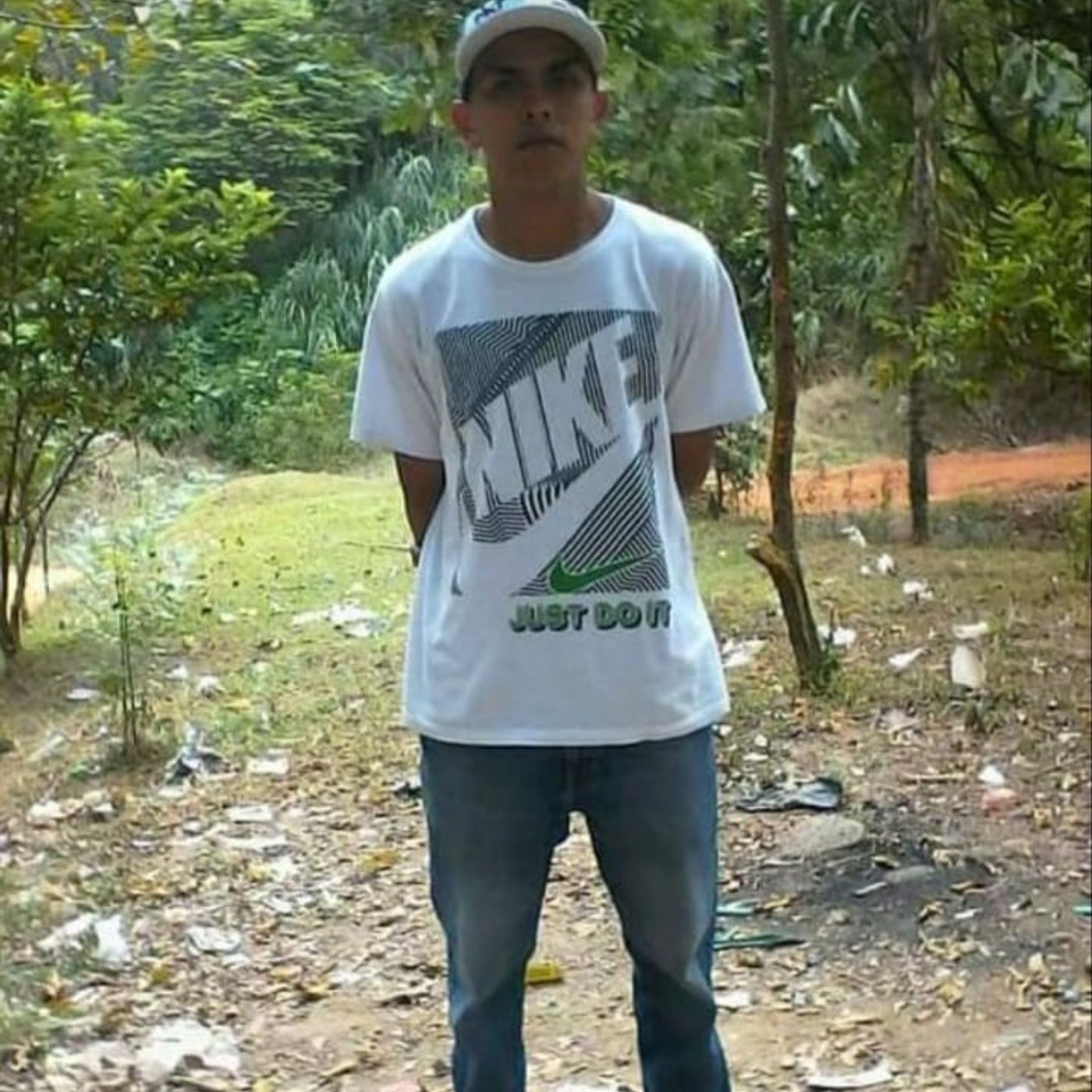 Hablan los amigos de Esteban Sánchez, joven que mataron por dejar caer una garrafa de licor